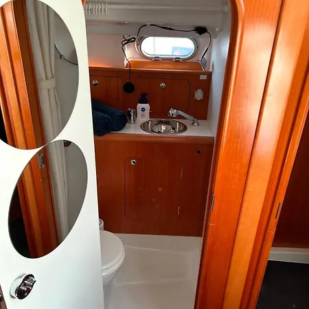 Botel An Unusual Night On A Boat La Rochelle (Charente-Maritime)